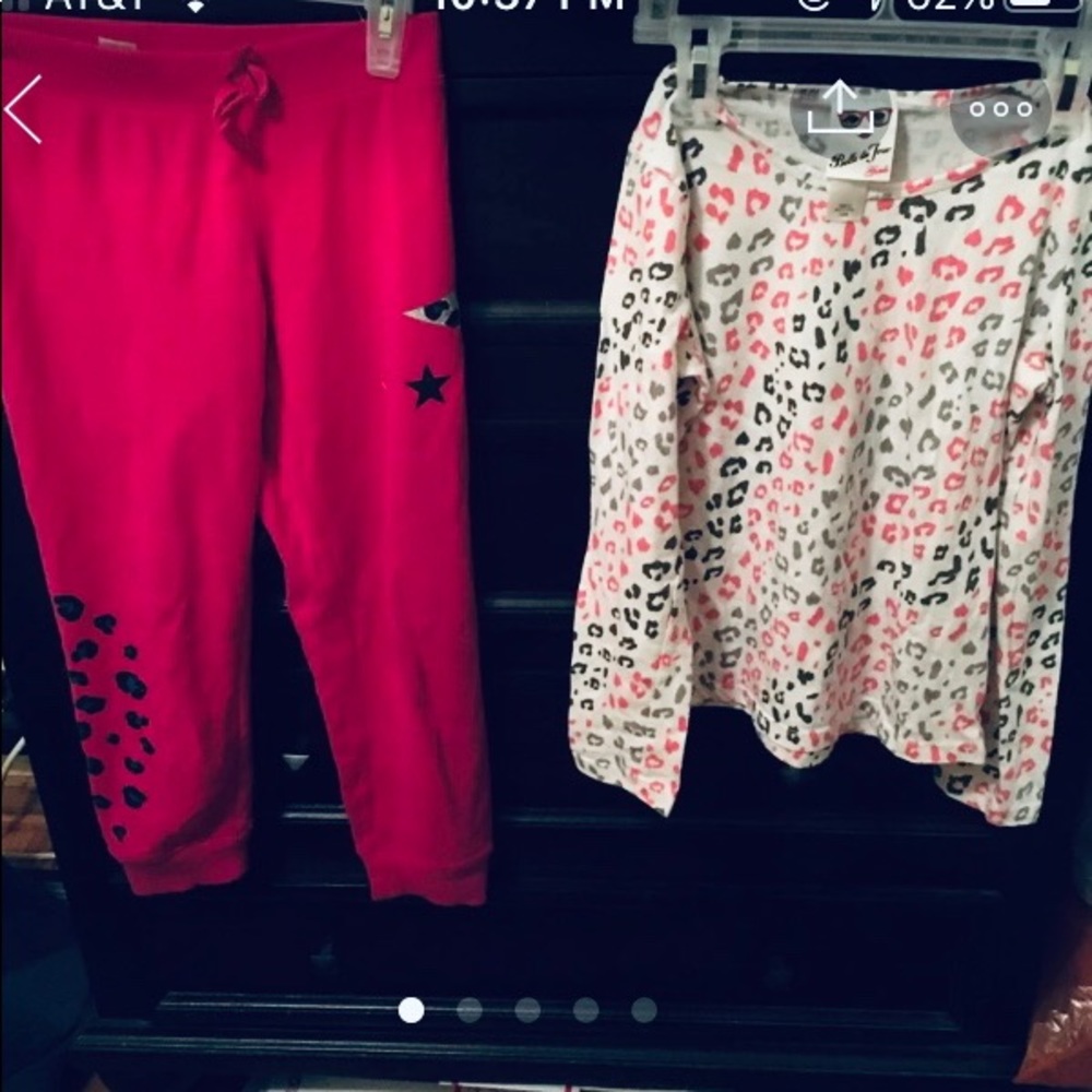 Girls 2 pieces set. Shipping free